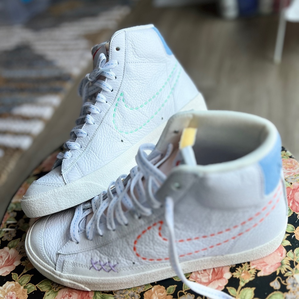 Women’s Nike Blazer Mid 77, Leather Sneakers with Colorful Stitches *EUC* - Picture 6 of 13